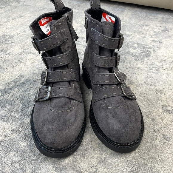 New Aerosoles Aware Arezzo Buckle Ankle Boots Booties Grey Gray Moto Sz 5 - Picture 3 of 16